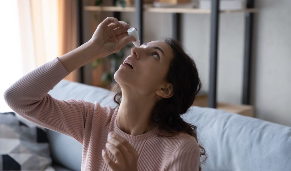 swedzenie-oczu-alergia-scaled Powrót do szkoły, powrót alergii? Dlaczego dzieci narzekają na swędzenie oczu w szkole?