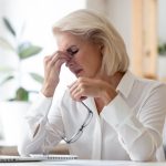 Suche powietrze – dlaczego oczy tak bardzo go nie lubią?